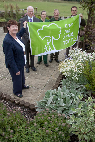 Holmebrook_Green_Flag_01-2